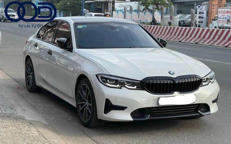 cho thuê xe hạng sang tự lái quận 1